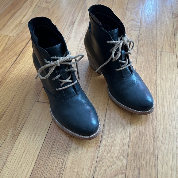 Stylish Caterpillar Women's boots - Picture 4 of 9